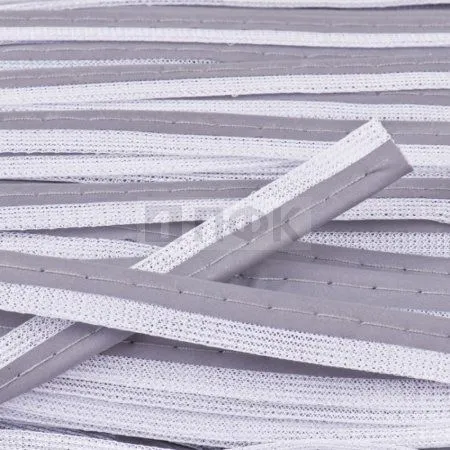 Кант светоотражающий 12мм/4мм 400кд 1102 (рул 100м/2500м) Кант светоотражающий 12мм/4мм 400кд 1102 (рул 100м/2500м)